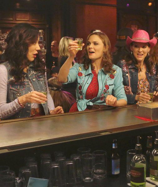 Bones : Foto Emily Deschanel, Michaela Conlin