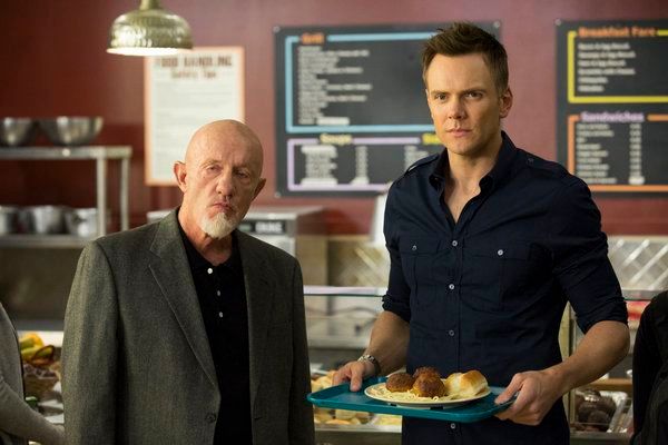 Community : Foto Joel McHale, Jonathan Banks