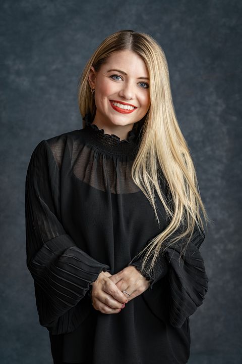 Póster Ashley Eakin