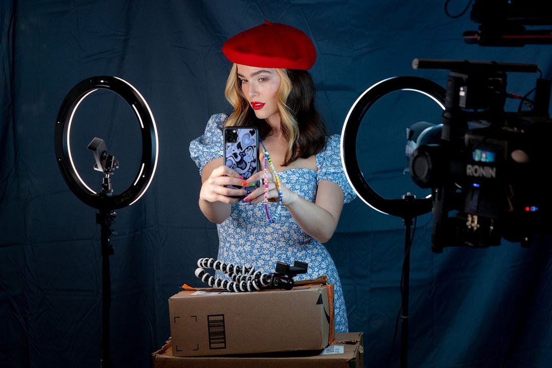 Falsa Influencer : Foto Zoey Deutch