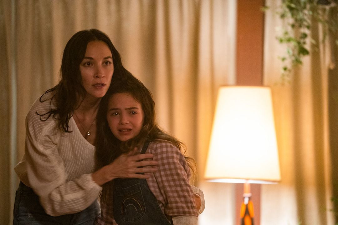 Llamas de Venganza : Foto Ryan Kiera Armstrong, Sydney Lemmon