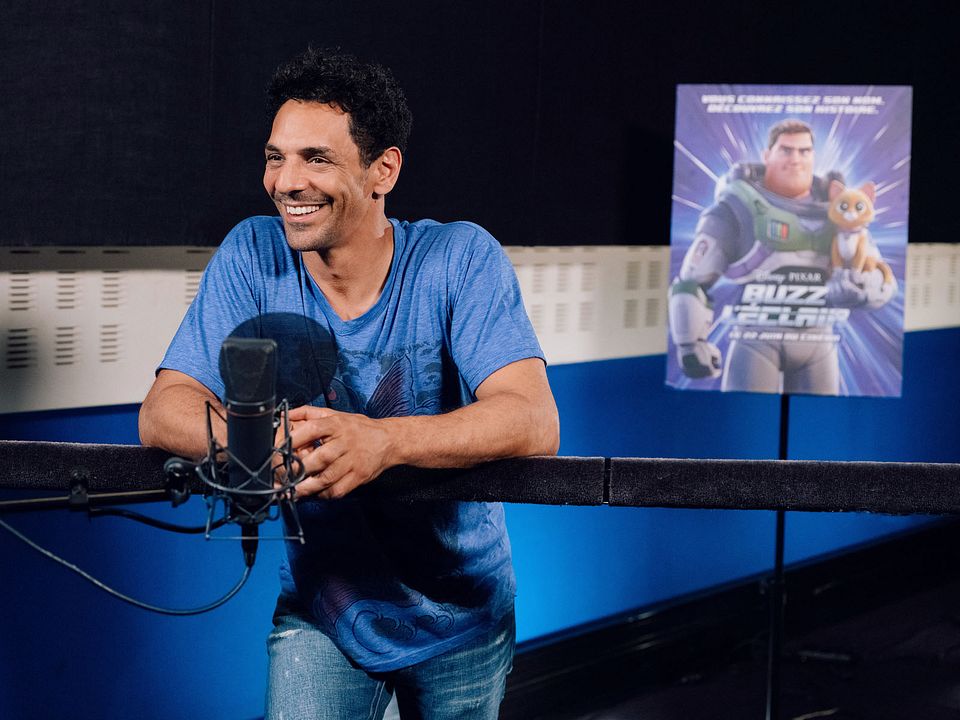 Lightyear : Cobertura de revista Tomer Sisley