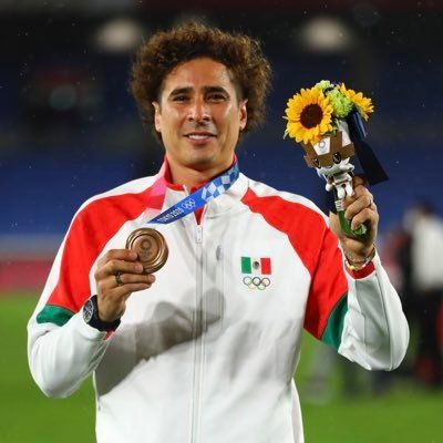 Póster Guillermo Ochoa