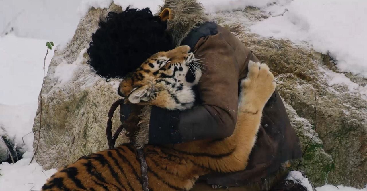 El niño y el tigre : Foto Sunny Pawar