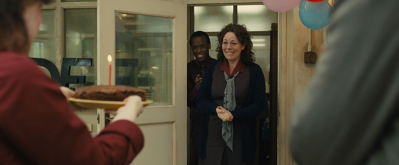 El imperio de la luz : Foto Olivia Colman, Micheal Ward