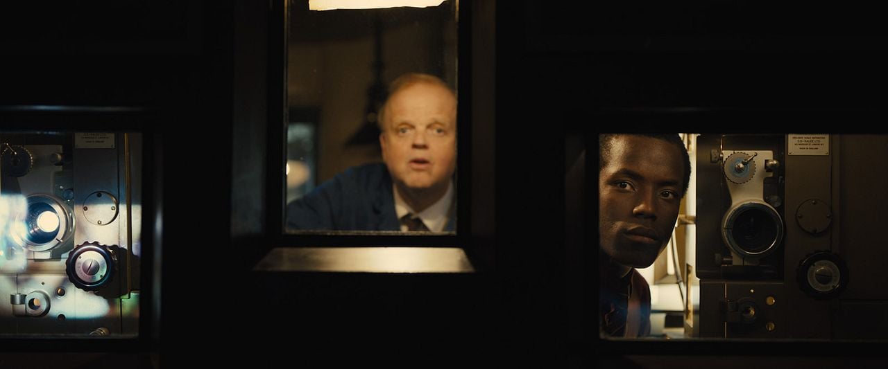 El imperio de la luz : Foto Toby Jones, Micheal Ward