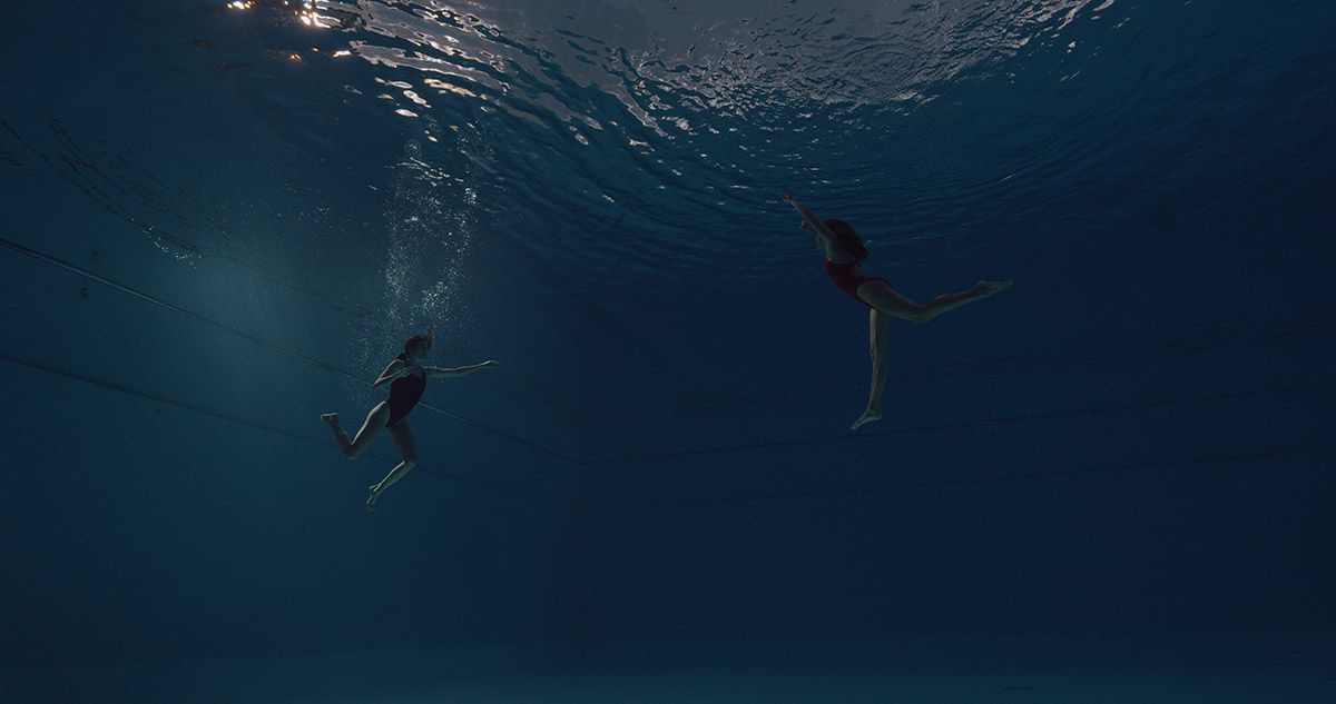 La Caída : Foto Karla Souza, Dèja Ebergenyi