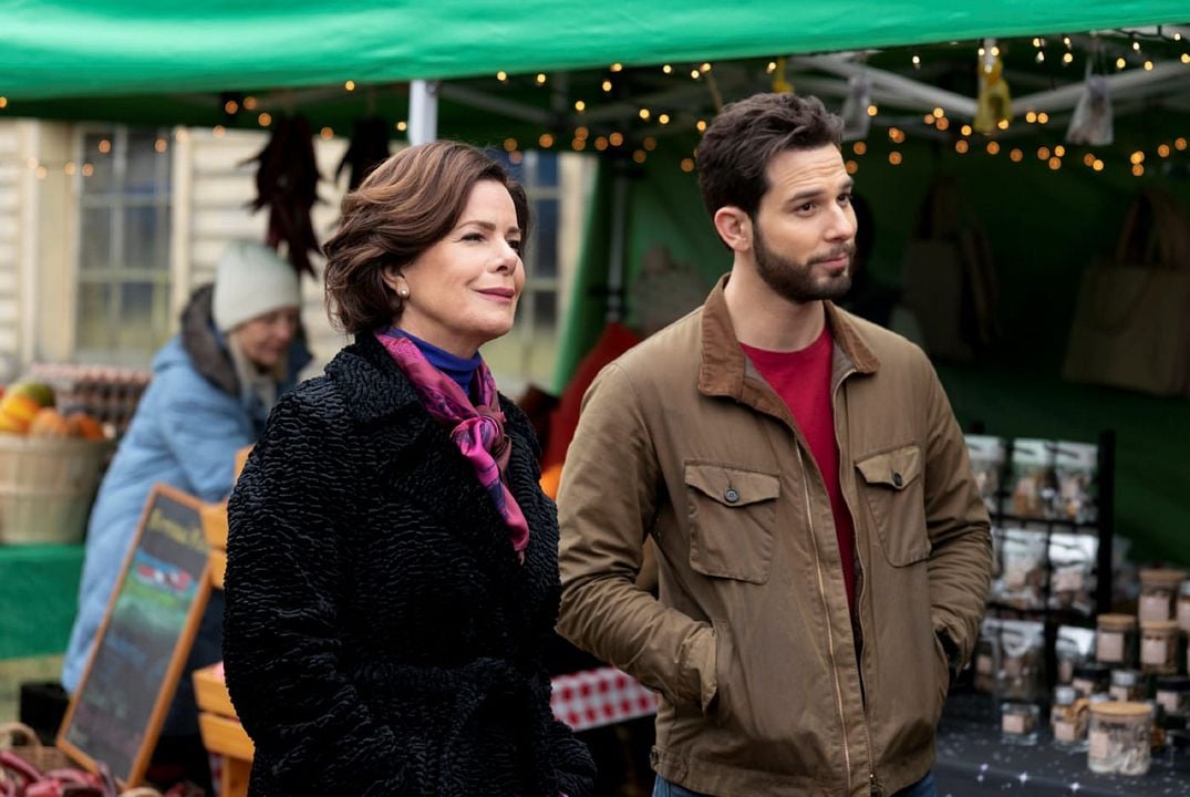 Foto Marcia Gay Harden, Skylar Astin