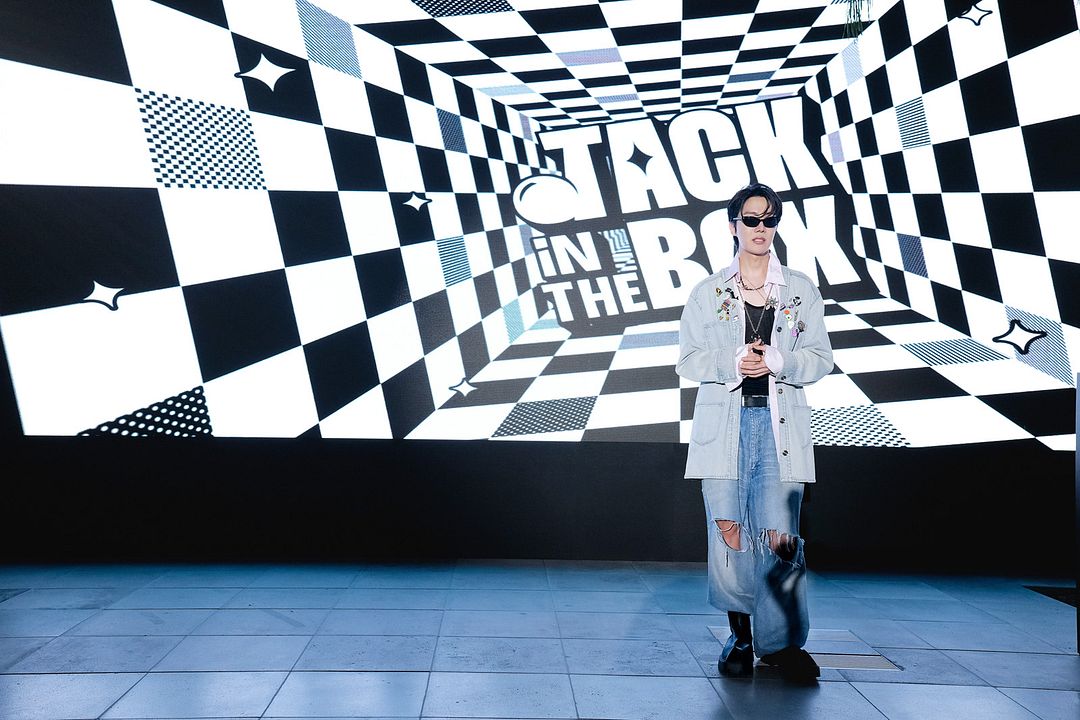 j-hope IN THE BOX : Foto