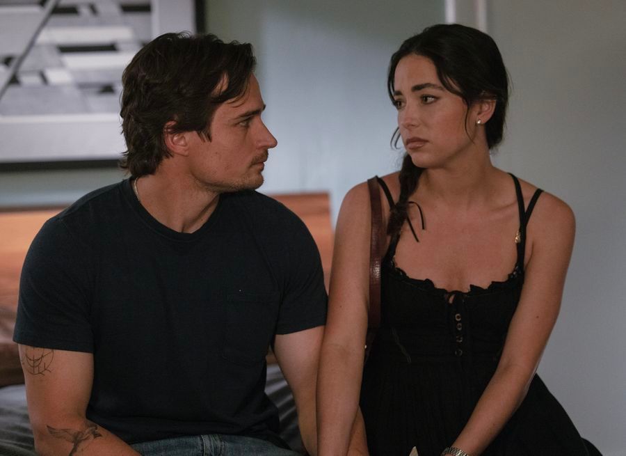 Foto Jon Ecker, Mariel Molino