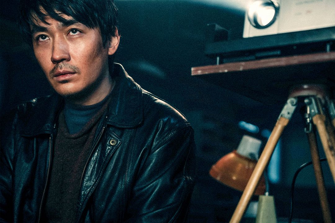 Only the River Flows : Foto