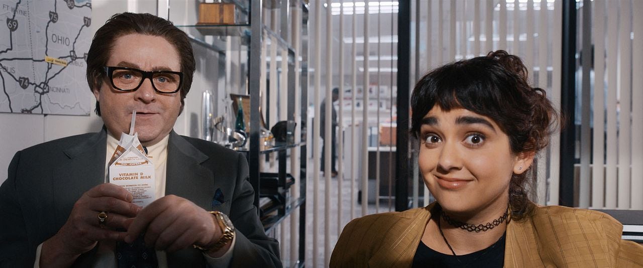 The Beanie Bubble : Foto Zach Galifianakis, Geraldine Viswanathan