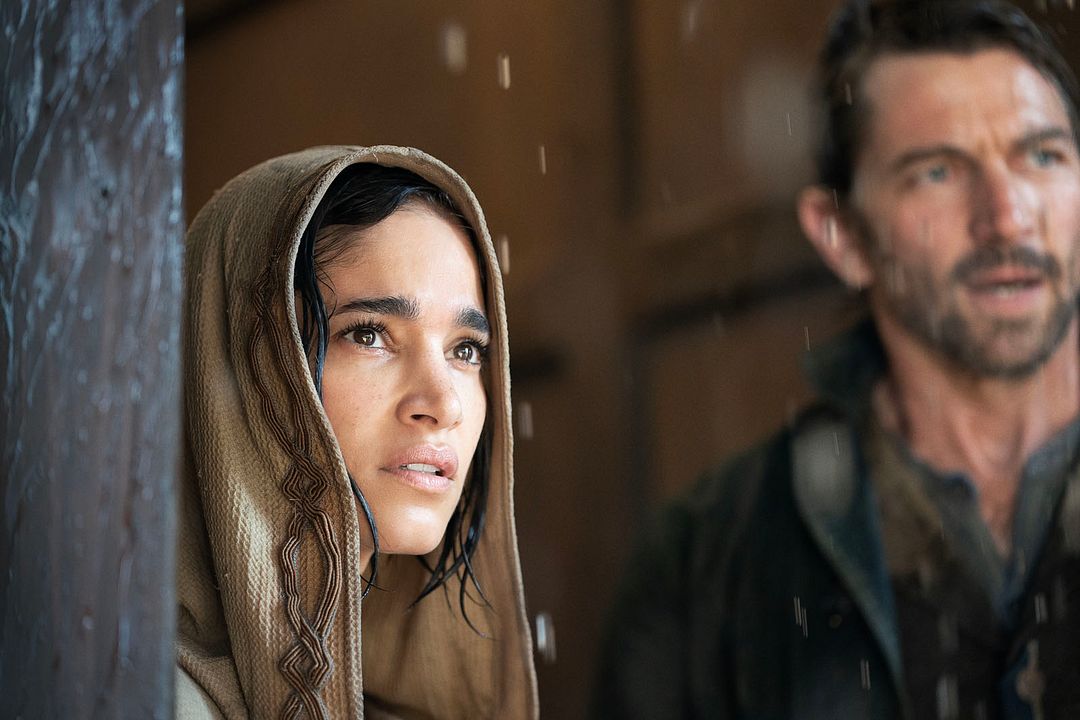 Rebel Moon (Parte uno): La niña de fuego : Foto Sofia Boutella, Michiel Huisman