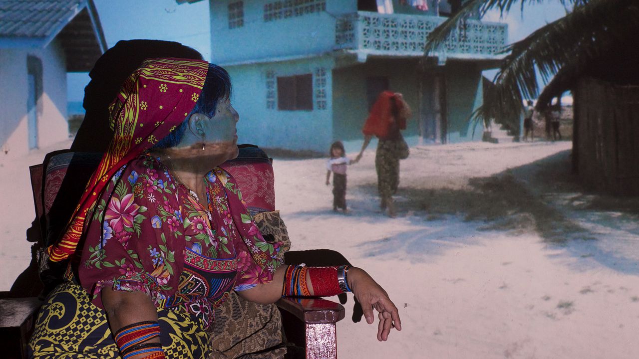 God is a Woman : Foto