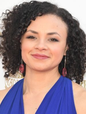 Póster Carlyss Peer