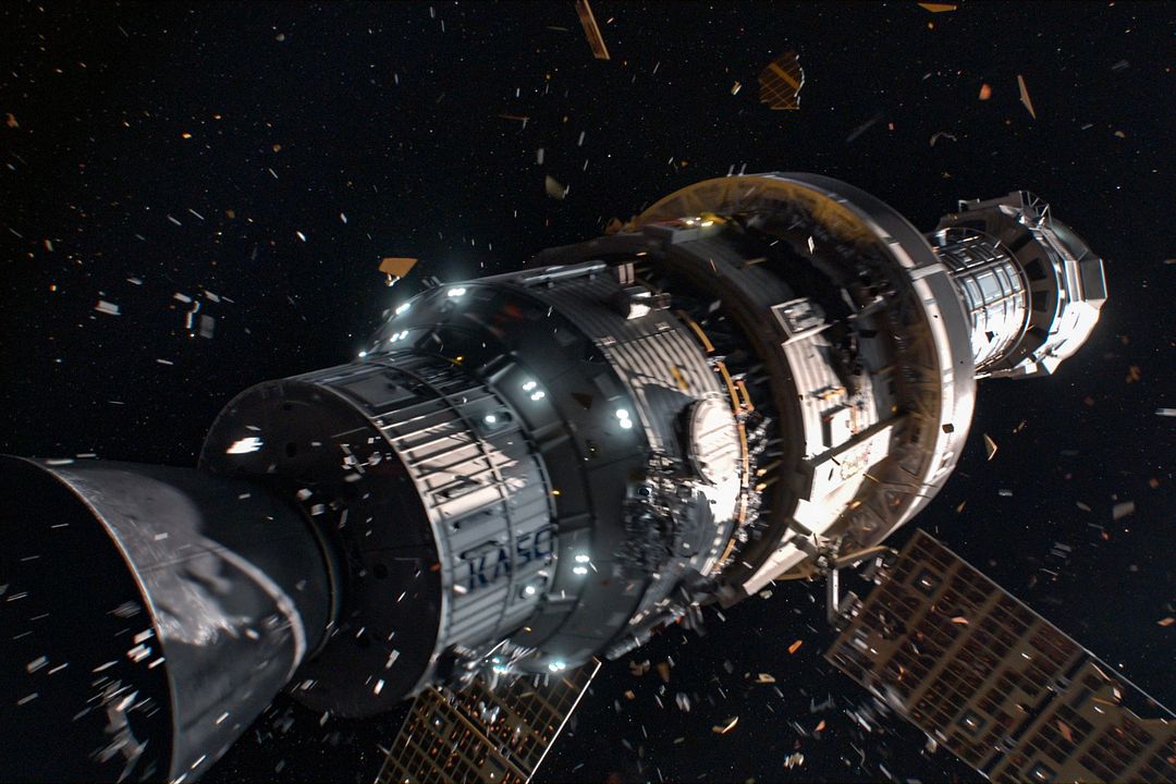 The Moon: Sobreviviente : Foto