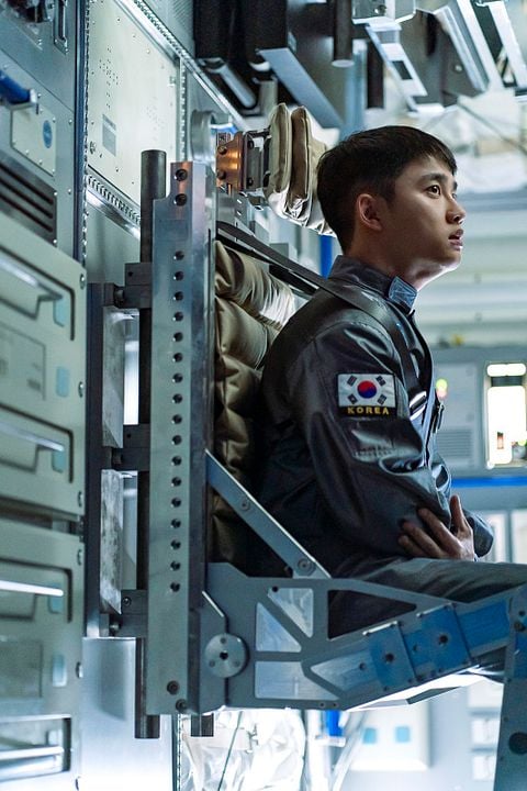 The Moon: Sobreviviente : Foto