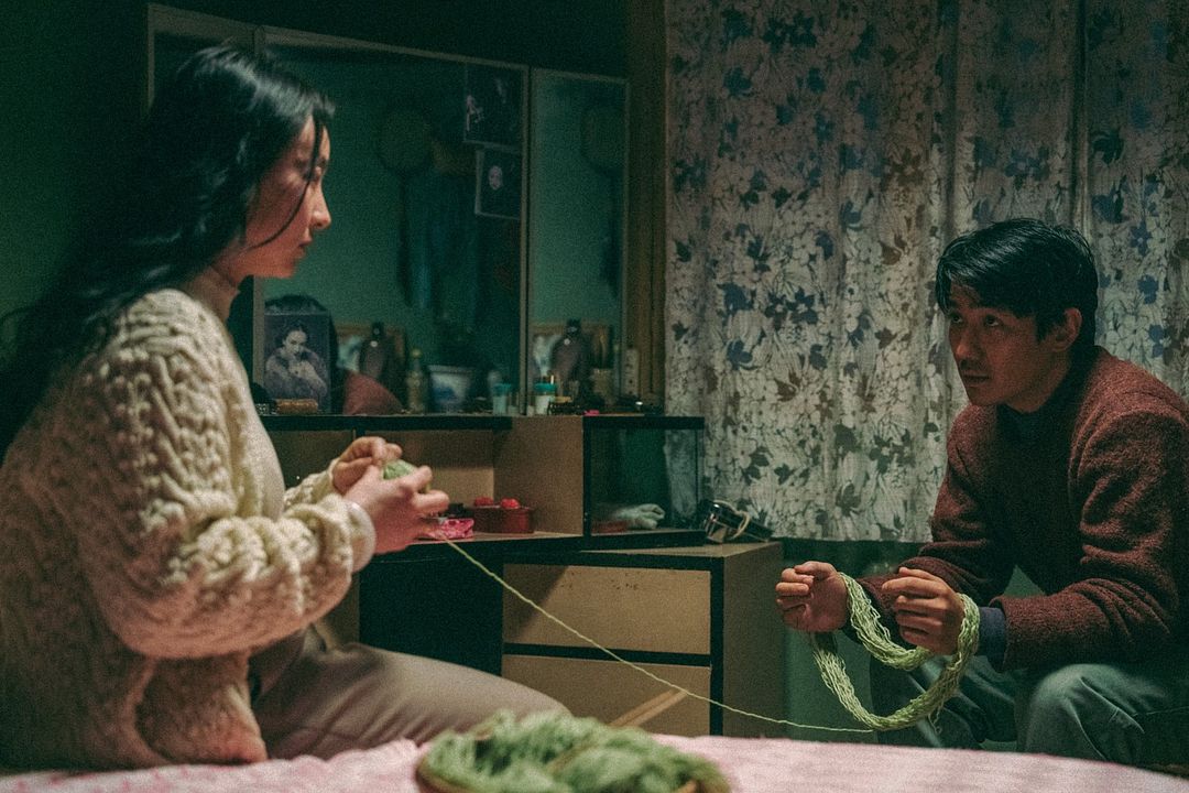 Only the River Flows : Foto