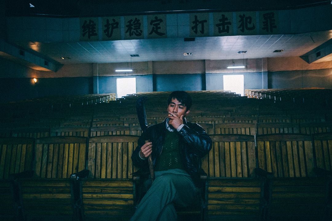 Only the River Flows : Foto