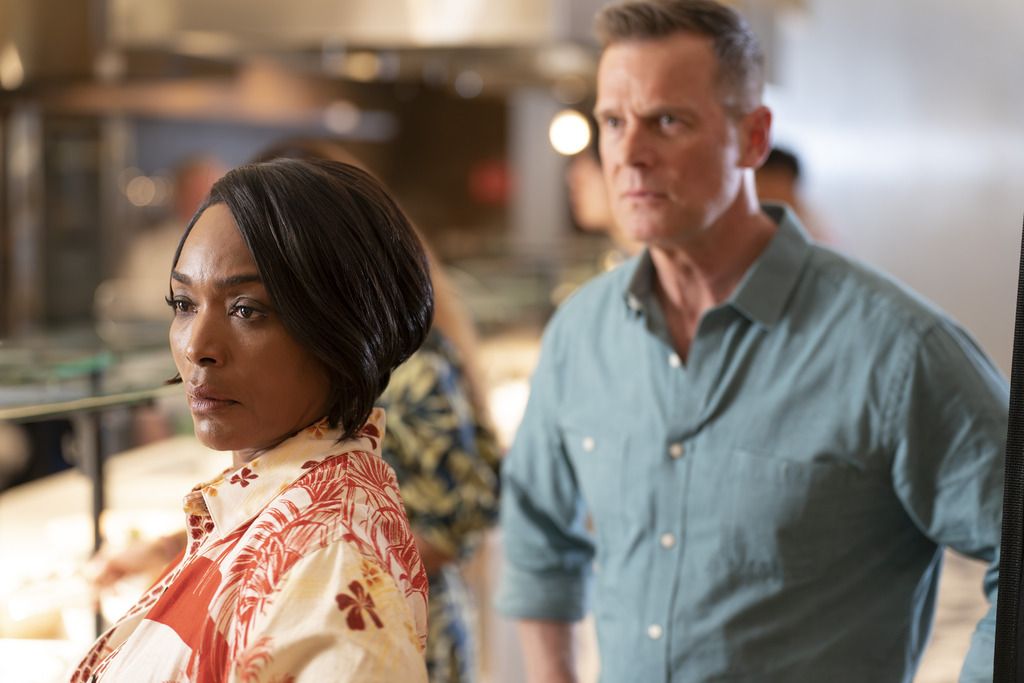 Foto Angela Bassett, Peter Krause