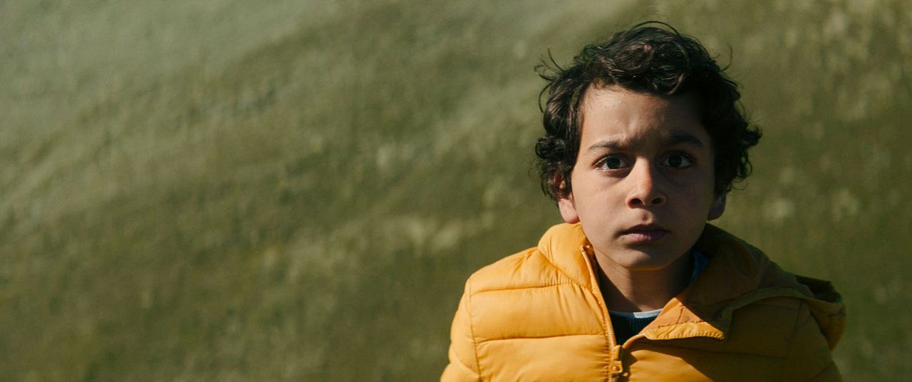 Behind the Mountains : Foto