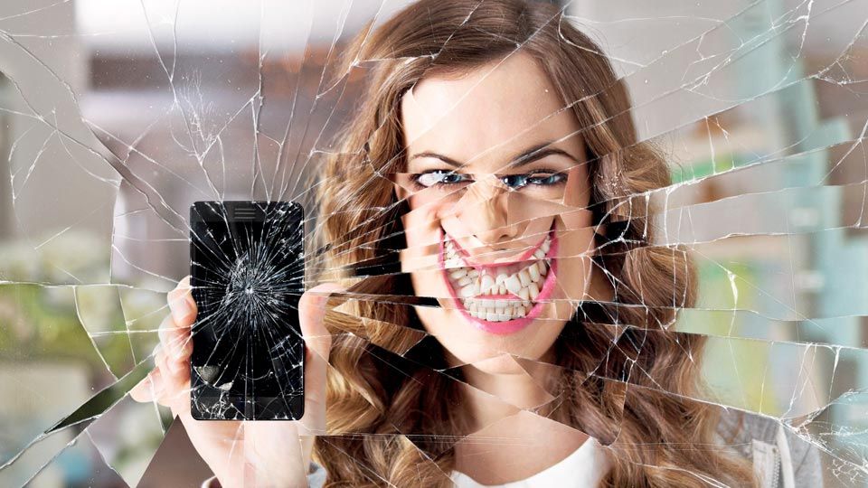 Tráiler Black Mirror Temporada 2 Trailer Tráiler Black Mirror Temporada 2 Trailer